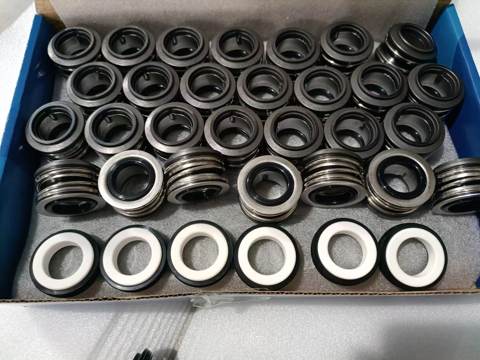 Mechanical seal assemblies arranged in a tray